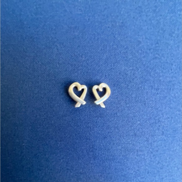 Tiffany & Co .Paloma Picasso
Loving Heart Earrings - Picture 11 of 11